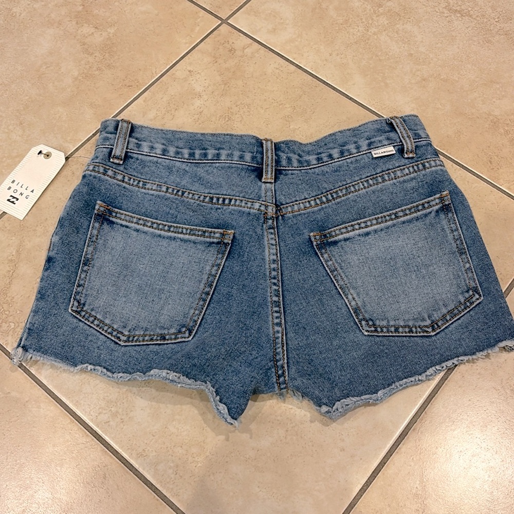 Brand๐๐๐ฅ๐ BILLABONG denim shorts - Picture 2 of 11